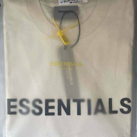 Medium Size Unisex Essential T-shirts - Picture 5 of 5